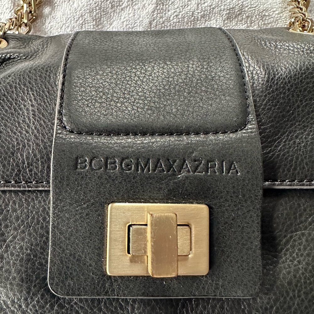 BCBG MAX AZRIA. Leather Purse with chain. Convertible crossbody or shoulder